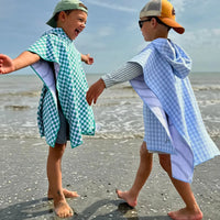 Poncho microfibre enfant damier vert – doux & pratique