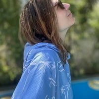 Poncho  plage adulte bleu à motif femme