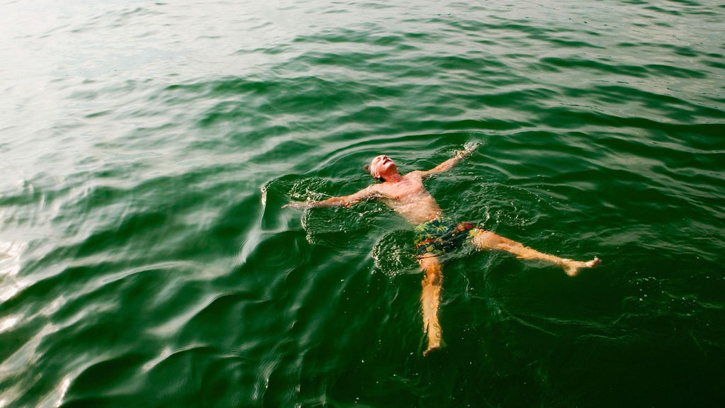 Se baigner dans un lac : Guide pour profiter de l'eau douce en toute sérénité