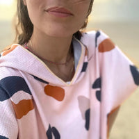 Poncho adulte beige léopard femme