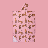 Poncho adulte rose léopard – microfibre anti-sable