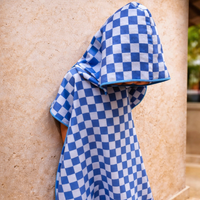 Poncho de plage a capuche damier bleu