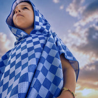Poncho de plage enfant damier bleu