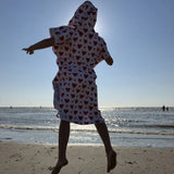 Poncho de plage enfant motifs coeurs rouges avec pression