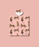 Découvrez notre poncho de plage enfant rose motif Léopard. Le Alexie