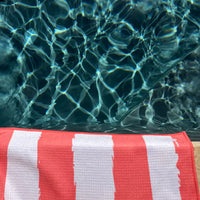 Serviette de piscine corail rayé blanc microfibre Tropesa