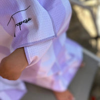 Serviette de plage rayee violette et blanche 