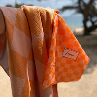 Serviette microfibre gaufrée damier orange séchage rapide