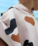 poncho à capuche anti-sable, ultra-absorbant et pratique en microfibres recyclées