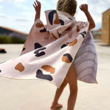 poncho enfant beige à motif léopard