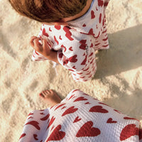 serviette  motifs coeur rouge 